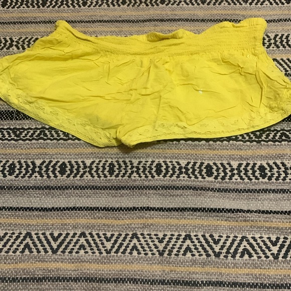 Shorts - Picture 2 of 3